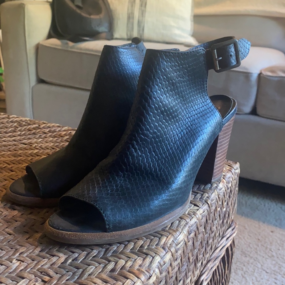 Ugg Black Faux Snakeskin heeled mules, sz 9